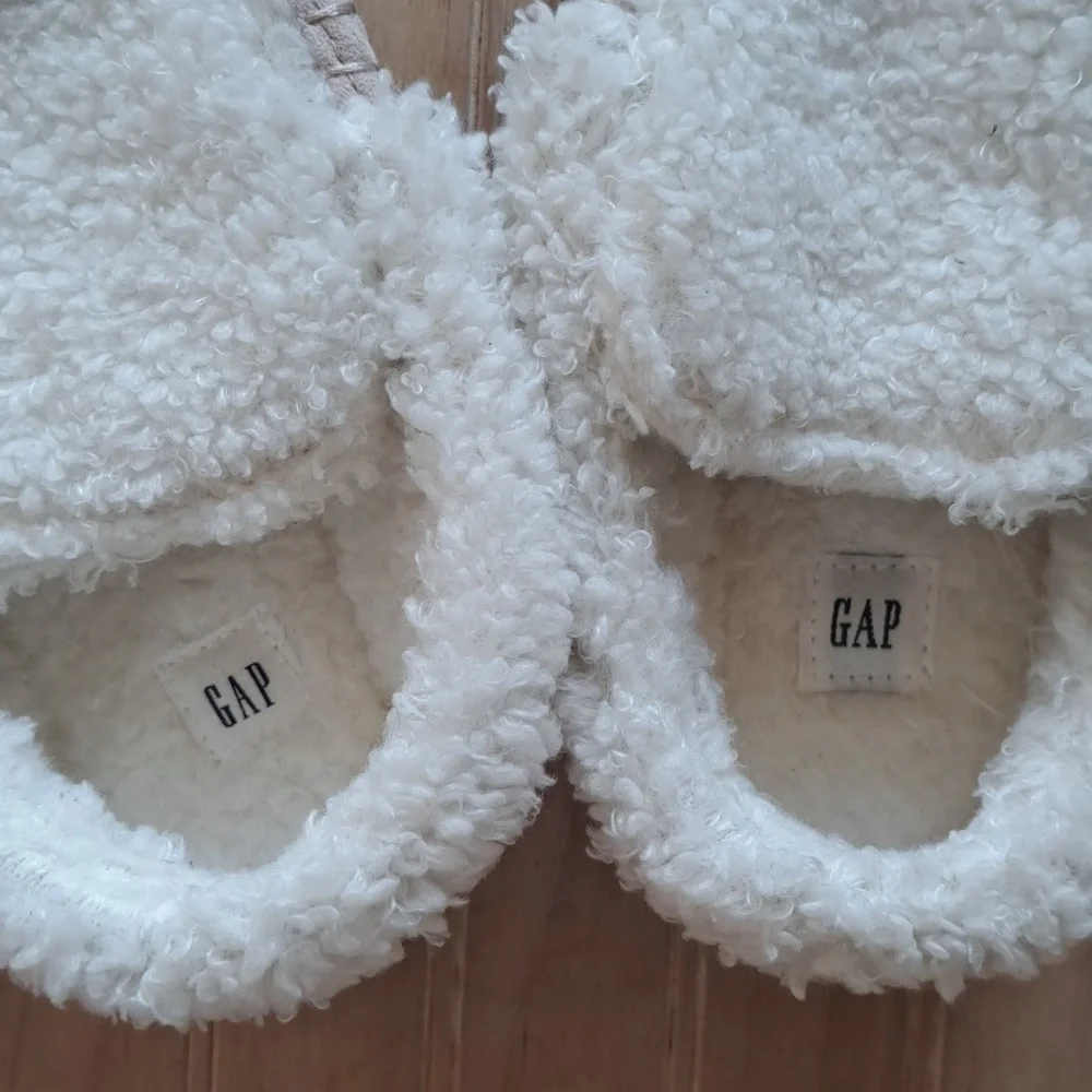 GAP Sherpa Fleece Fuzzy Slip-On Shoes Beige Cream Comfy Cozy Toddler 10–12